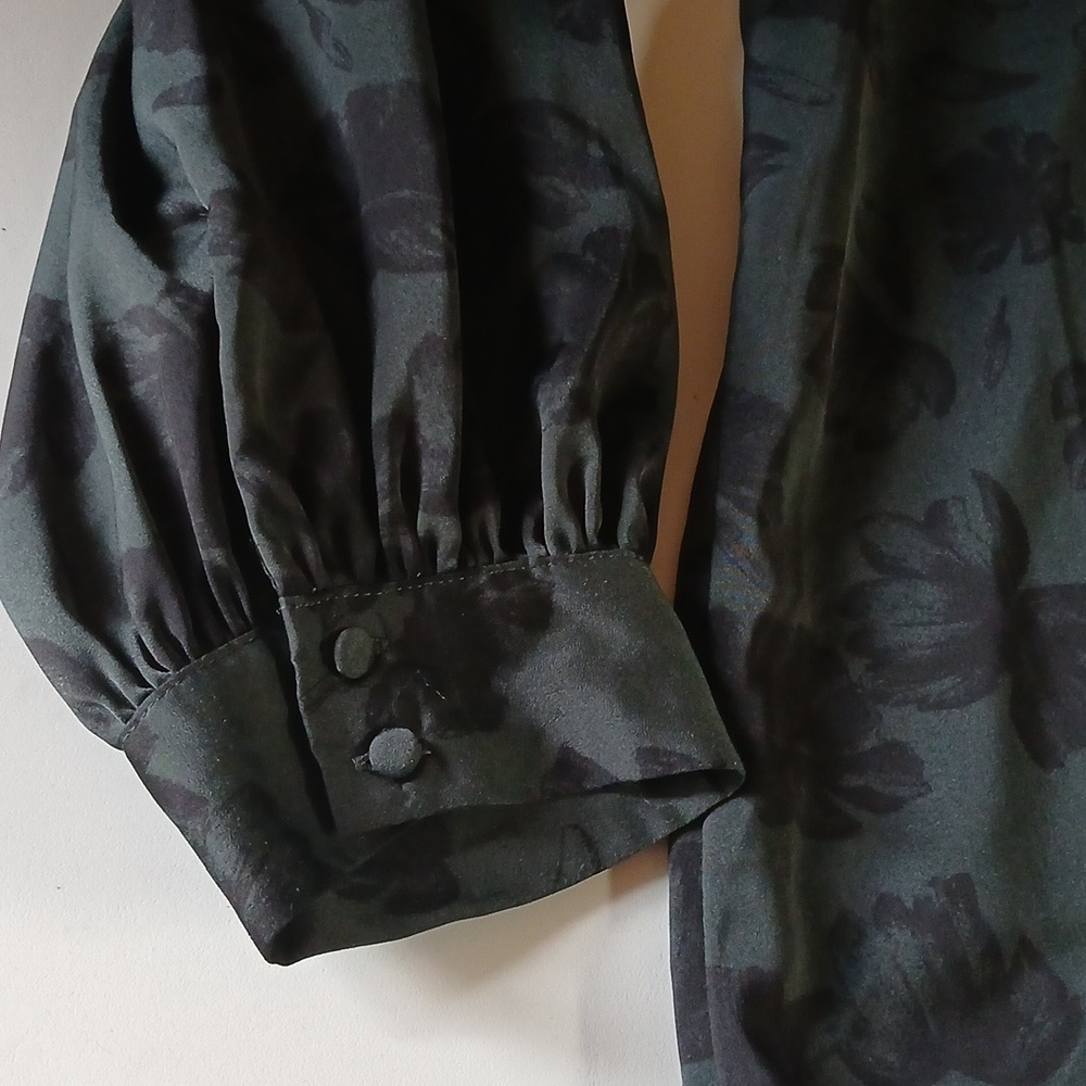 Ava & Viv Blouse‎ Dark Green With Flowers - Picture 4 of 10